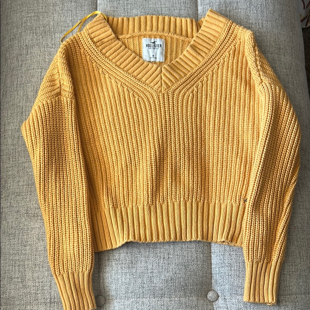 Hollister Women's Yellow Sweater